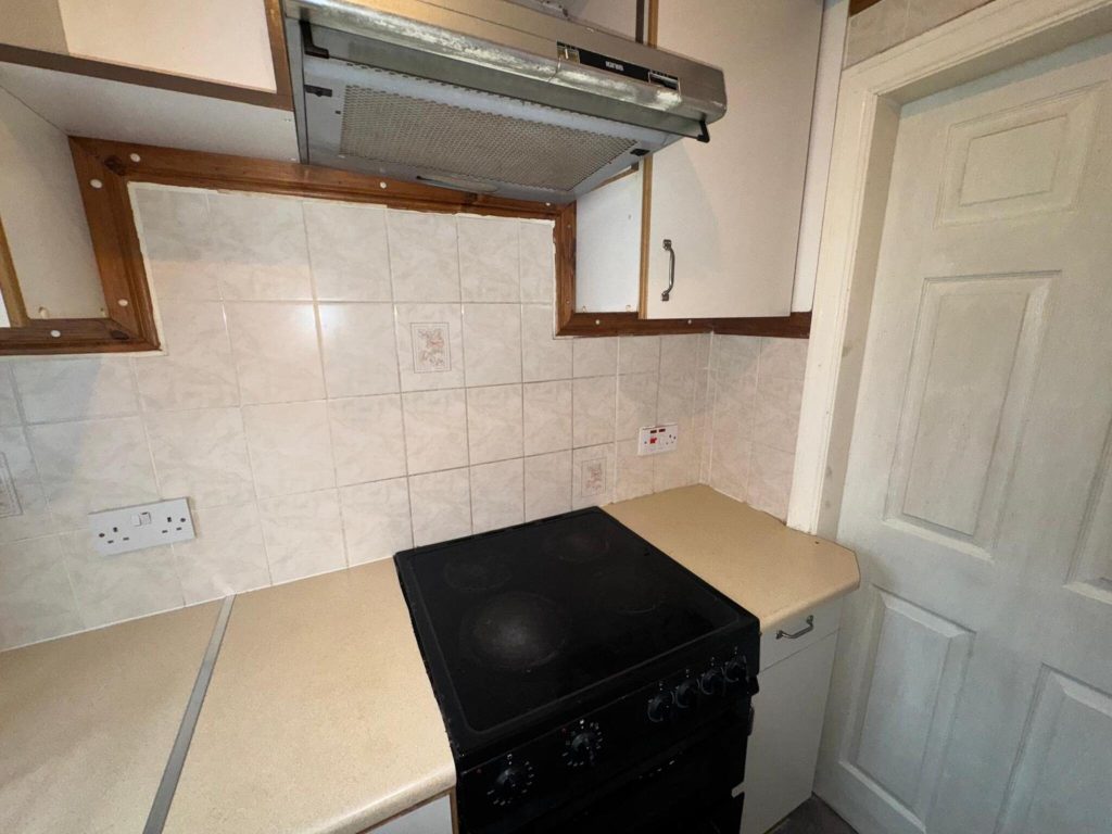 37 BEECH ROAD WV10 6TR