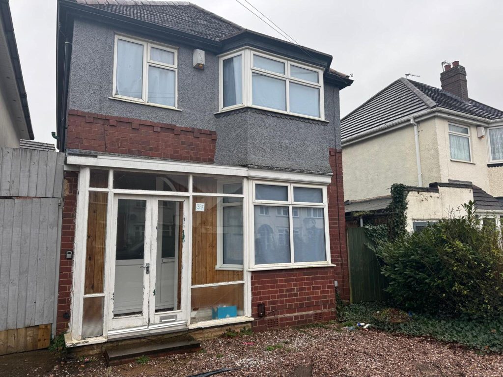 37 BEECH ROAD WV10 6TR