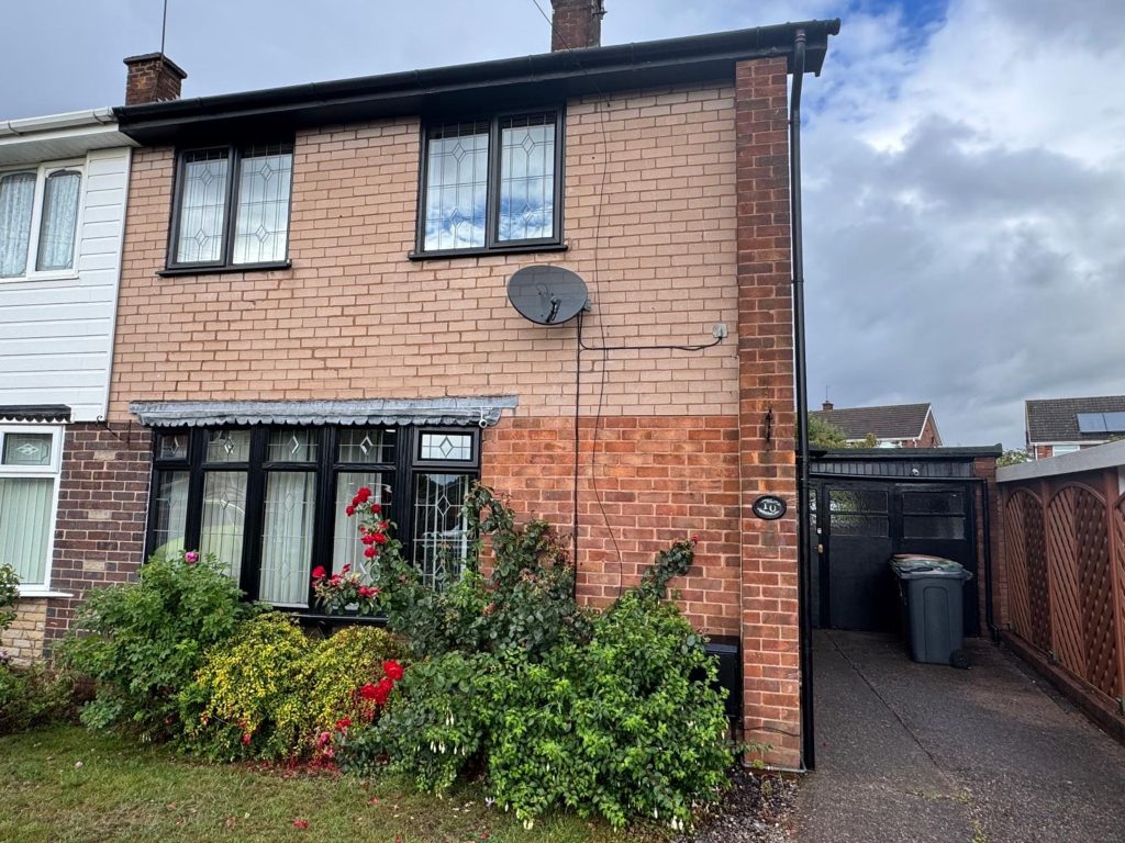 10 Pinewood Close, Willenhall, WV12 5NY