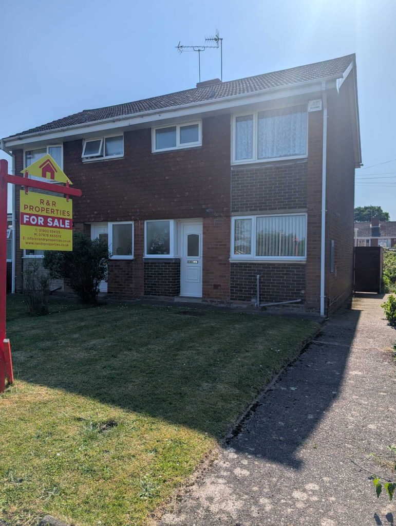 11 Oakleigh Walk, Kingswinford, DY6