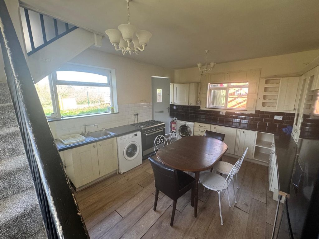 Bunk House Cottage, New Road, Featherstone, Wolverhampton, WV10 7NW